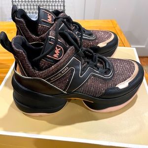 EUC MICHAEL KORS OLYMPIA TRAINERS BLACK & ROSE GOLD